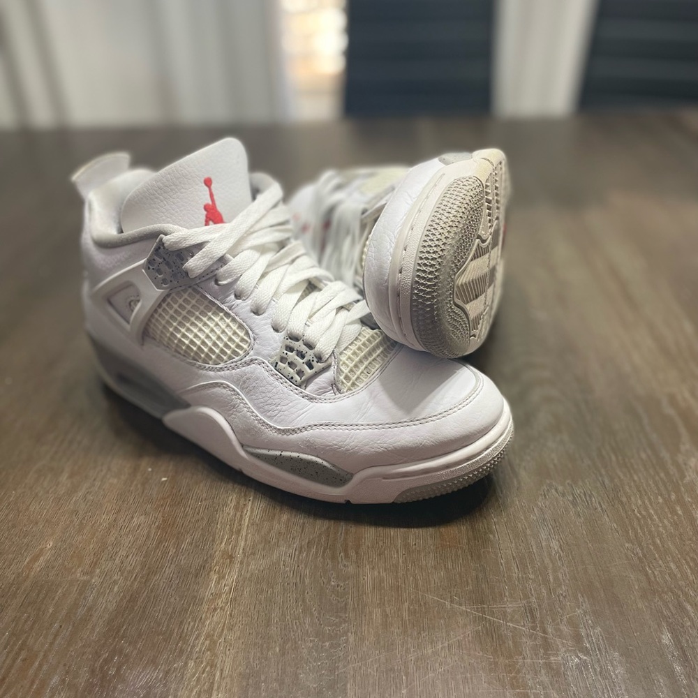 Jordan 4. Men’s 8.5. 
 no box, missing 1 insole,